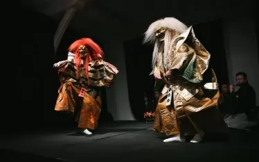  Сцена от спектакъла.