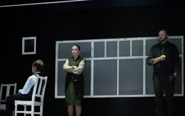  Страхът докарва хората дотам да се страхуват от собствените си деца, на които пропагандата промива мозъка.