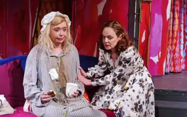  С параскева Джукелова в "Чудесна неделя за Creve Coeur" от Тенеси Уилямс.