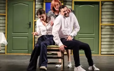  Мария Сапунджиева "страхува" Владимир Зомбори и Анелия Луцинова в "Премахни от приятели".