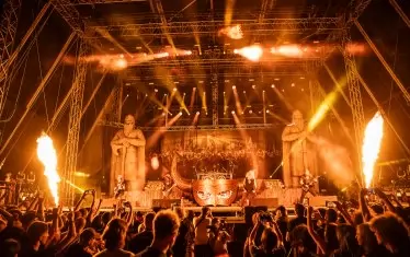  Викингското шоу на "Амон Амарт"