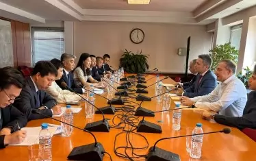 Гостите са говорили пред родните социалисти за "бъдещето на социализма с китайска специфика".