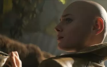  ... и злодейката.