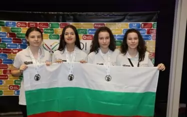 Три медала и почетна грамота спечелиха учениците ни на олимпиадата по информатика за момичета (EGOI) в Нидерландия.