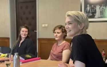  Катрин Медлер и сътрудниците й.