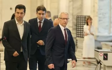 ПП-ДБ внесоха вот на недоверие към кабинета "Желязков"