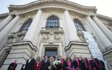  Софийският университет "Св. Климент Охридски" е едно от водещите по качество висши училища у нас. Делът на финансирането от бюджета, обвързан с оценката за качество на университетите, вече достига 61,5% от общата издръжка на обучението. 