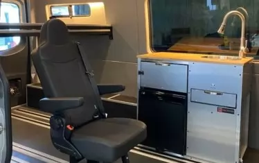 Вътре има възможност за монтаж на различни мебели