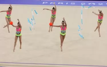 Съвършено изпълнената композиция с три ленти и две топки не можа да неутрализира допусната грешка в първото съчетание.