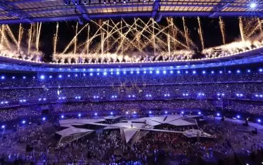 Магическа заря на олимпийския стадион сложи край на паметната последна вечер от XXXIII летни игри в Париц 2024.