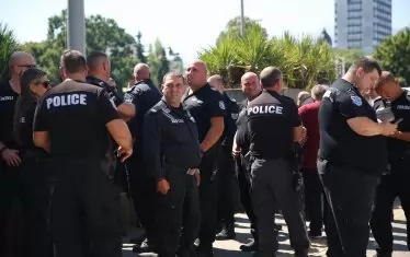  Полицаите се събраха на демонстрация пред сградата на новото Народно събрание