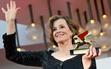  Сигорни Уивър