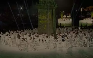  Във финалното представление се включиха стотици танцьори