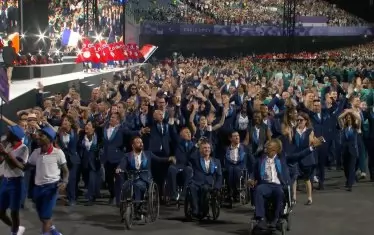  Френската делегация мина последна по времена парада