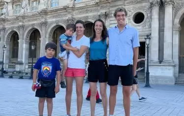 Сестри Янчулови с три от общо петте си деца - двете малки са на Петя, а големият е на Лина.