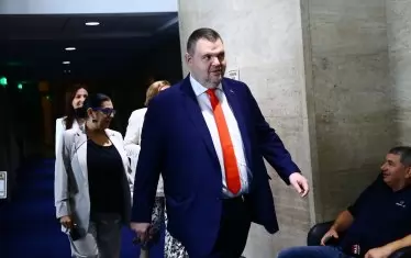 Юристите на Пеевски в САЩ не оспорили обвинението в корупция