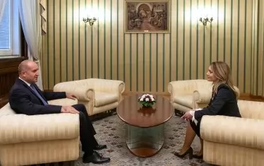 Рая Назарян "размрази" за гласуване в НС референдума на Радев за еврото