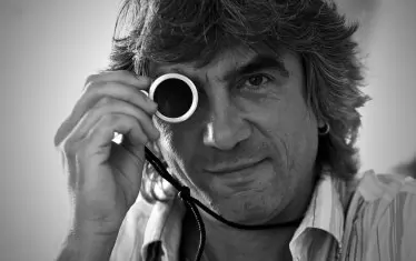  Фотографът Асен Шопов от 40 години живее, работи и преподава в Чехия.  