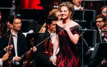  Младата оперна звезда Светлина Стоянова, мецосопран.