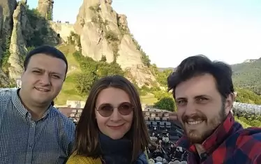  С колеги под Белоградчишките скали: с тенора Хрисимир Дамянов и сопраното Цветана Бандаловска.  