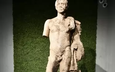 Статуята в цял ръст