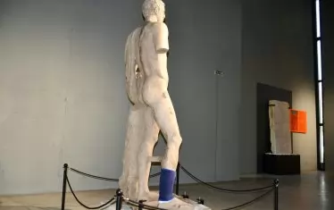 Статуята в гръб