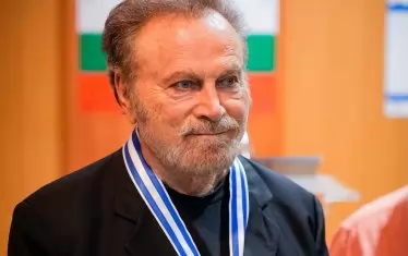 С Почетния знак на община Варна.