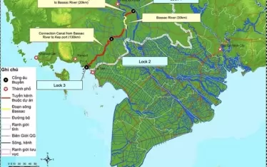 Карта показва как каналът (в червено) ще отклони покрай виетнамската граница значително количество води от река Меконг, които иначе захранват гъстатата водна мрежа в Южен Виетнам, където се прозвеждат 90% от изнасяния виетнамски ориз.