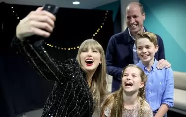 Селфи с принц Уилям и две децата му - принц Джордж и пренциса Шарлът, след един от концертите през юни.