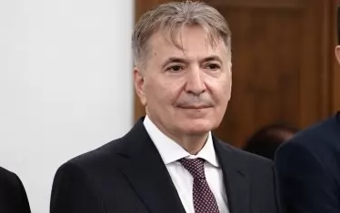 Петима министри засега обявиха, че остават в кабинета на Кожарева