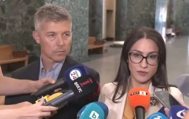 Зам.-градските прокурори Десислава Петрова и Деян Захариев.