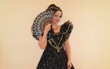 Солистката Илина Михайлова като Виолета.