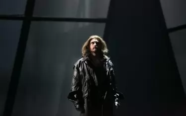  Баритонът в "Електра" на Рихард Щраус.