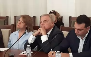 Румен Петков (в средата) изтъкна, че левите трябва спешно да се организират за вота.