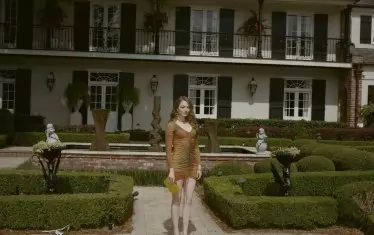 Но пак екранното присъствие на Ема Стоун прави целия филм поносим (доколкото този епитет е приложим към него).