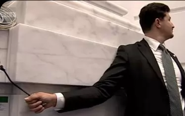  Климент Шопов от "Възраждане" чака заповед, за да дръпне щепсела.