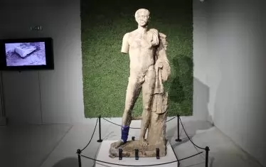  Откритата през юли статуя от началото на август може да бъде видяна в музея в Петрич.