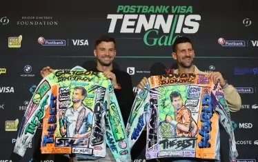 В края на пресконференцията Григор Димитров и Новак Джокович получиха специални подаръци - изрисувани дънкови якета на световноизвестния български дизайнер Владимир Николов, познат като Vladi Art. Той е правил дрехи и за други спортни звезди като Флойд Мейуедър, Тайсън Фюри и Конър Макгрегър.