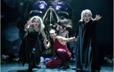  Исус със сеiтрите Марта и Мария (Веселина Михалкова, Сияна Начева) 