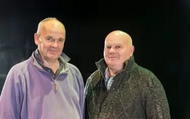 Деклан Донелан (вдясно) и Ник Ормерод за пръв път работят над "Медея" на Еврипид.