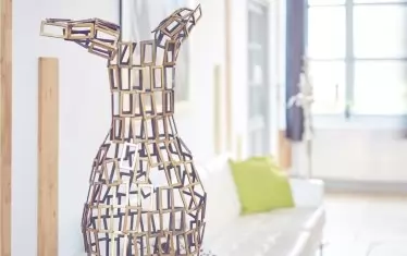  Скулптурите на българския художник се вписват хармонично в околната среда.