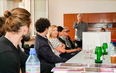  Звездите на трупата Ивайло Герасков и Милена Живкова са в екипа на постановката.