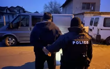  Като дойдат избори наблюдаваме само такива сцени, а после нито дела, нито присъди