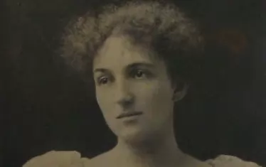 Мара Белчева на младини.