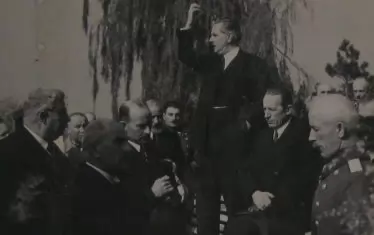 Славейко Василев (прав) като министър на благоустройството през втората половина на 20-те години на ХХ век.