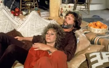  С Барбра Стрейзанд, негова партньорка в "Роди се звезда" (1976)