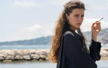  Челесте Дала Порта в сцена от "Партенопа".