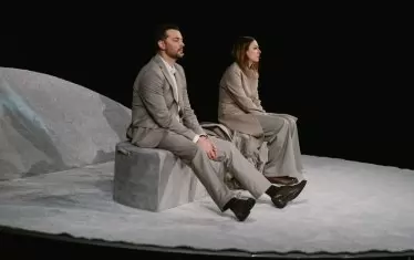  Владимир Зомбори и Весела Бабинова ще осветят новата сцена в аулата на УАСГ със спектакъла "Заклеваш ли се в децата?".