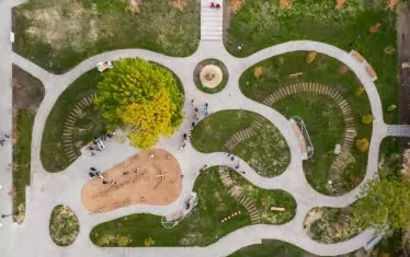 Healing Island - "лечебният остров", е един от най-интересните проекти, отличени в конкурса. Това е парк-остров в Бургас с различни зони, предназначени и за пациенти на намиращите се в района три болници. Има кътове за ароматерапия, звукова и водна терапия, физиотерапия с различни съоръжения и инсталации - "дъжд от музика", пътека с препятствия, фигури за катерене, "тръбни камбани" и др. 