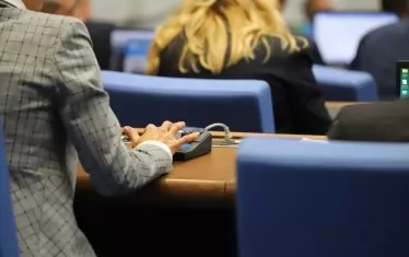ГЕРБ и ДПС спасиха кворума на управляващите за новия дълг 